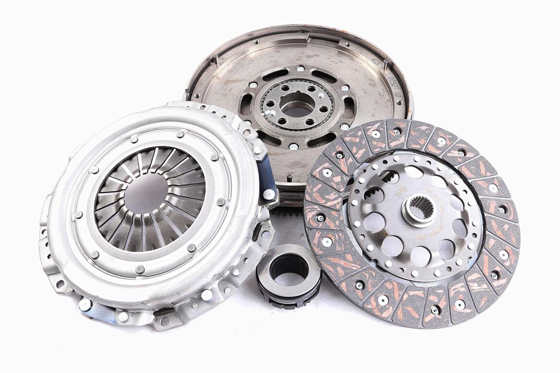 Kit Including Dual Mass Flywheel