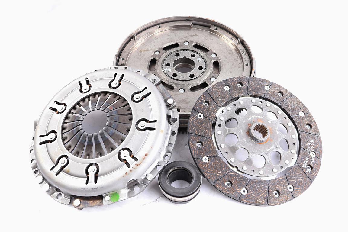 Kit Including Dual Mass Flywheel