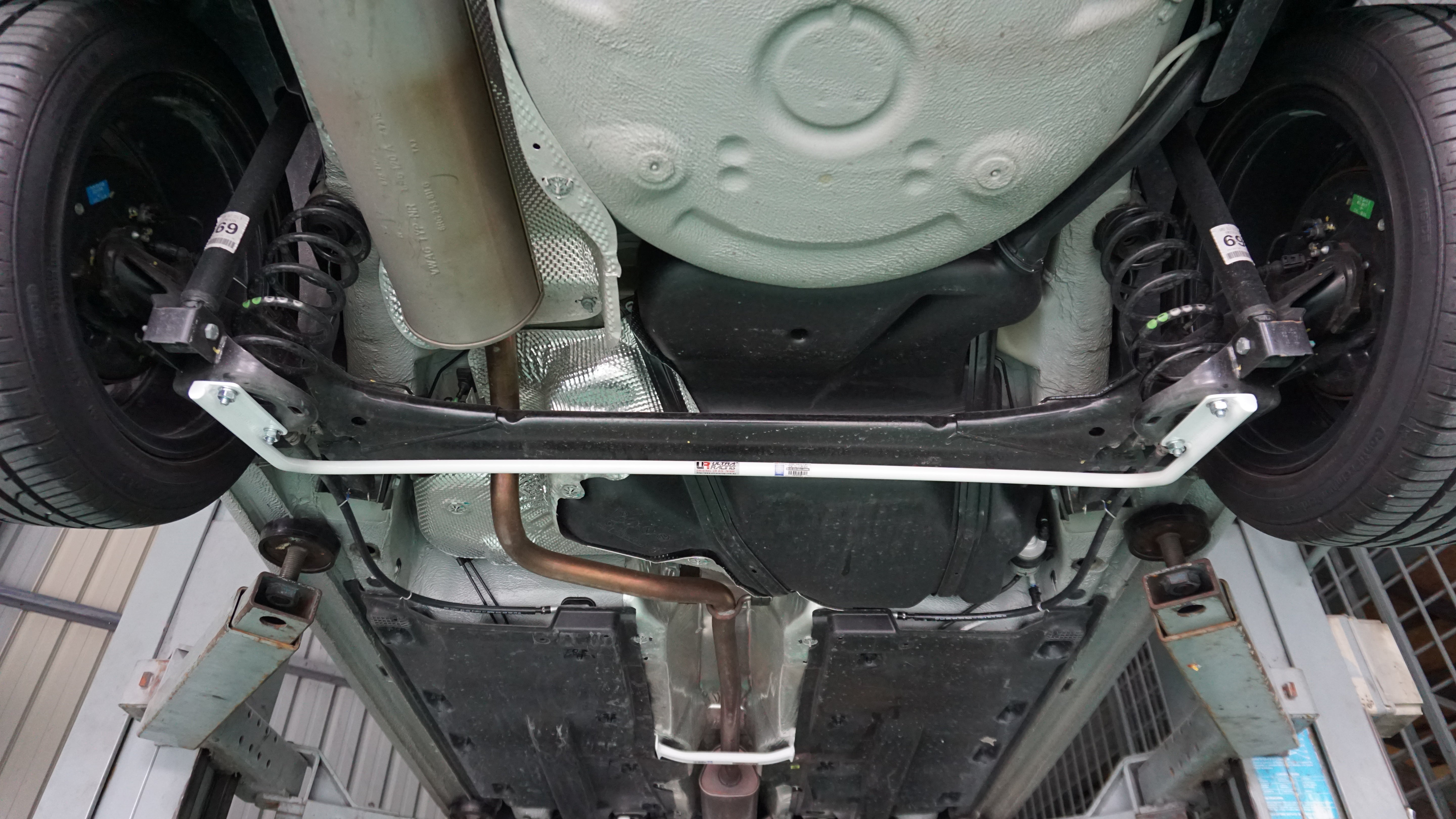 VW Golf 4 97-06 (1.8) UltraRacing Rear Sway Bar 18mm