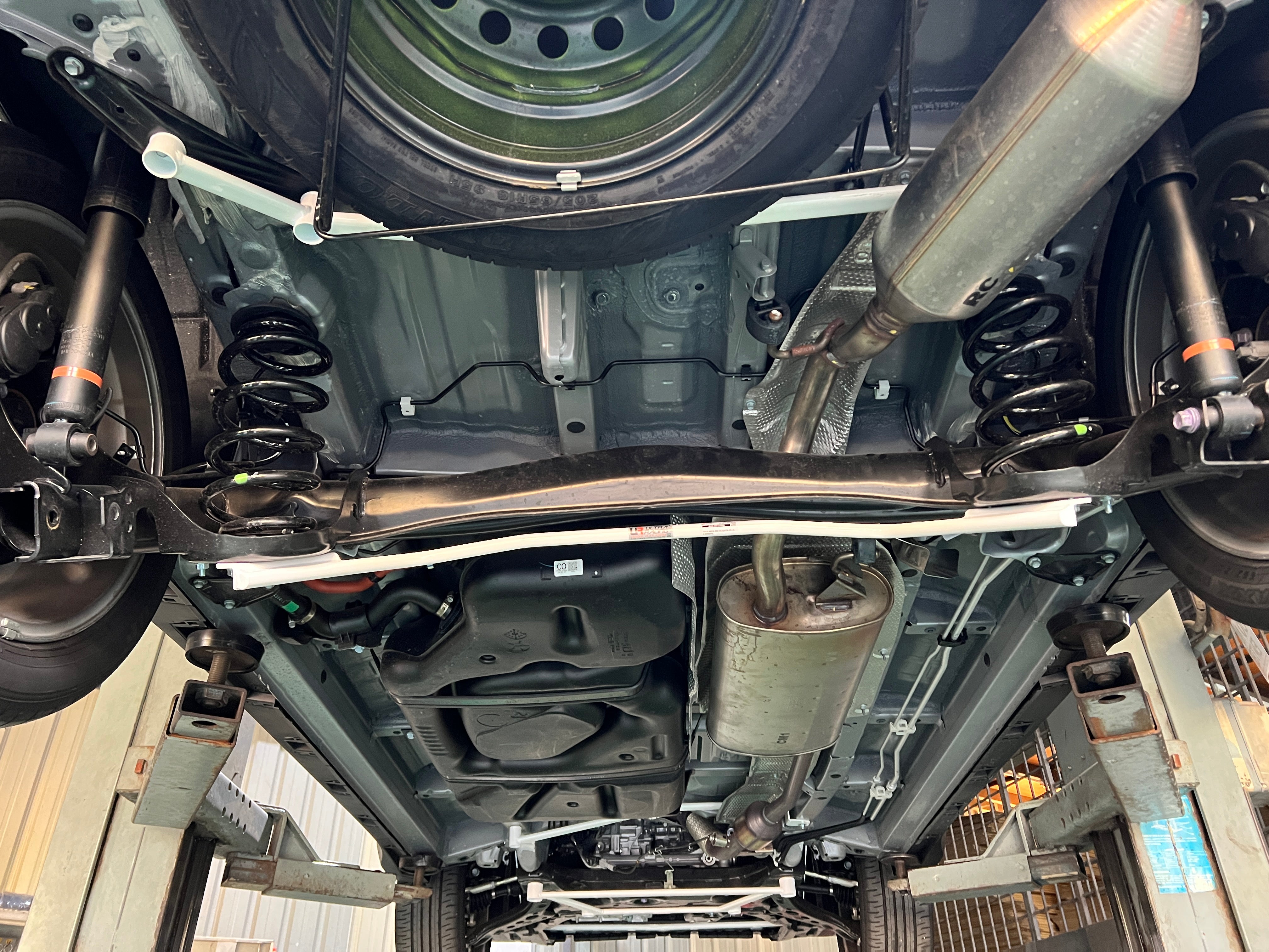 TOYOTA INNOVA ZENIX Ultra Racing Rear Sway Bar 18mm