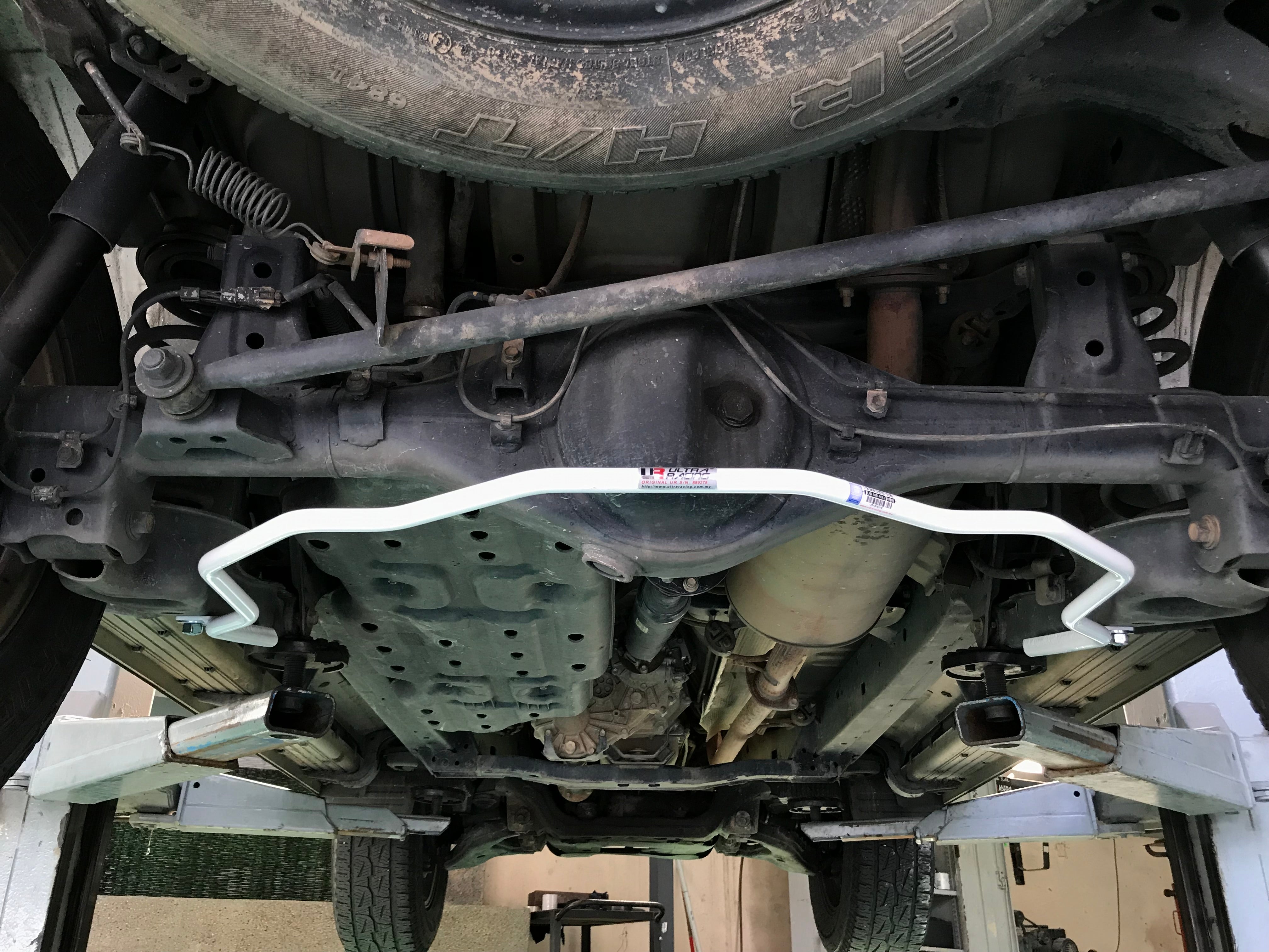 Toyota Fortuner 2.5D 12+ UltraRacing 19mm Rear Sway Bar