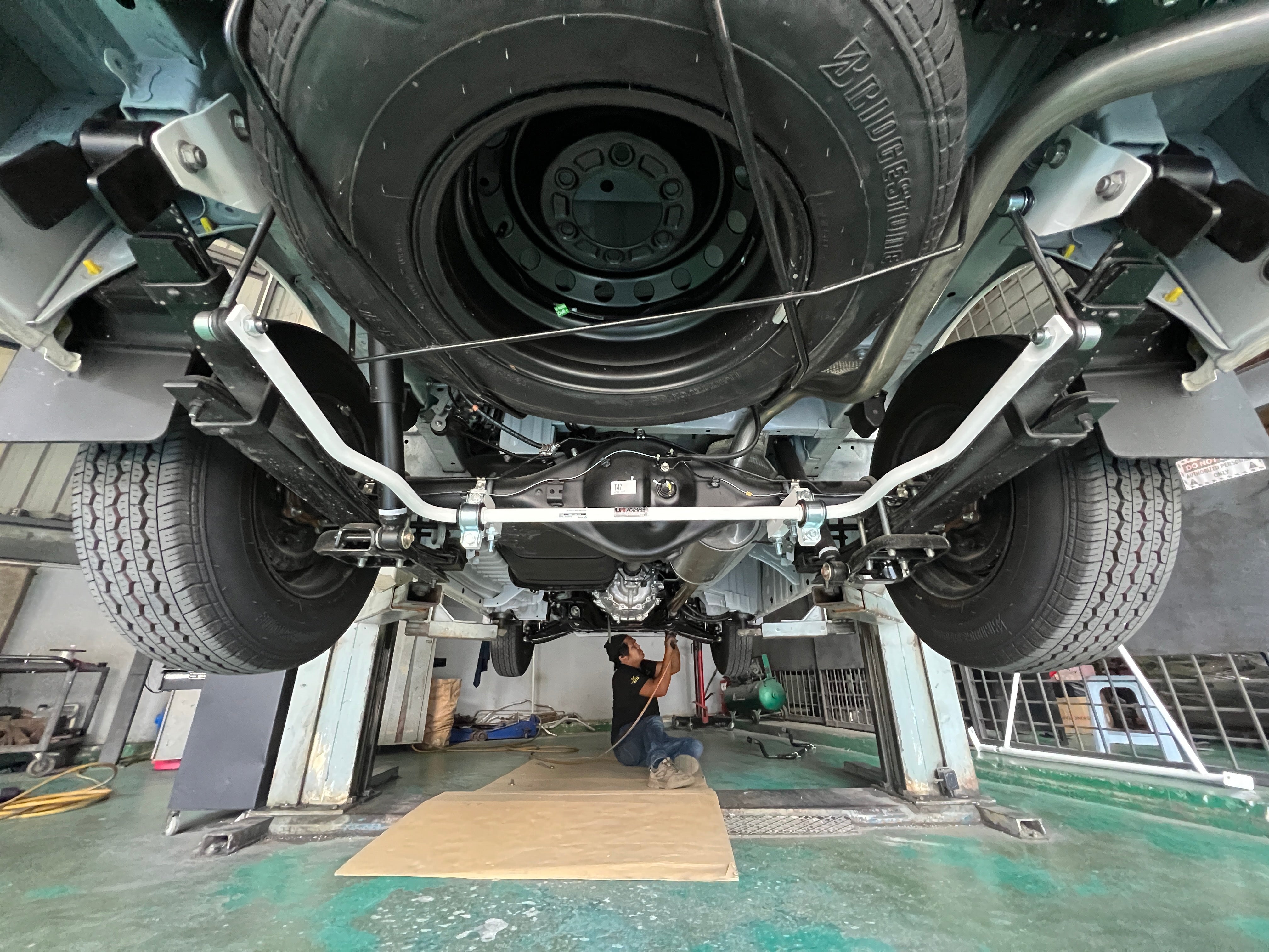 TOYOTA HIACE Ultra Racing Rear Sway Bar 23mm