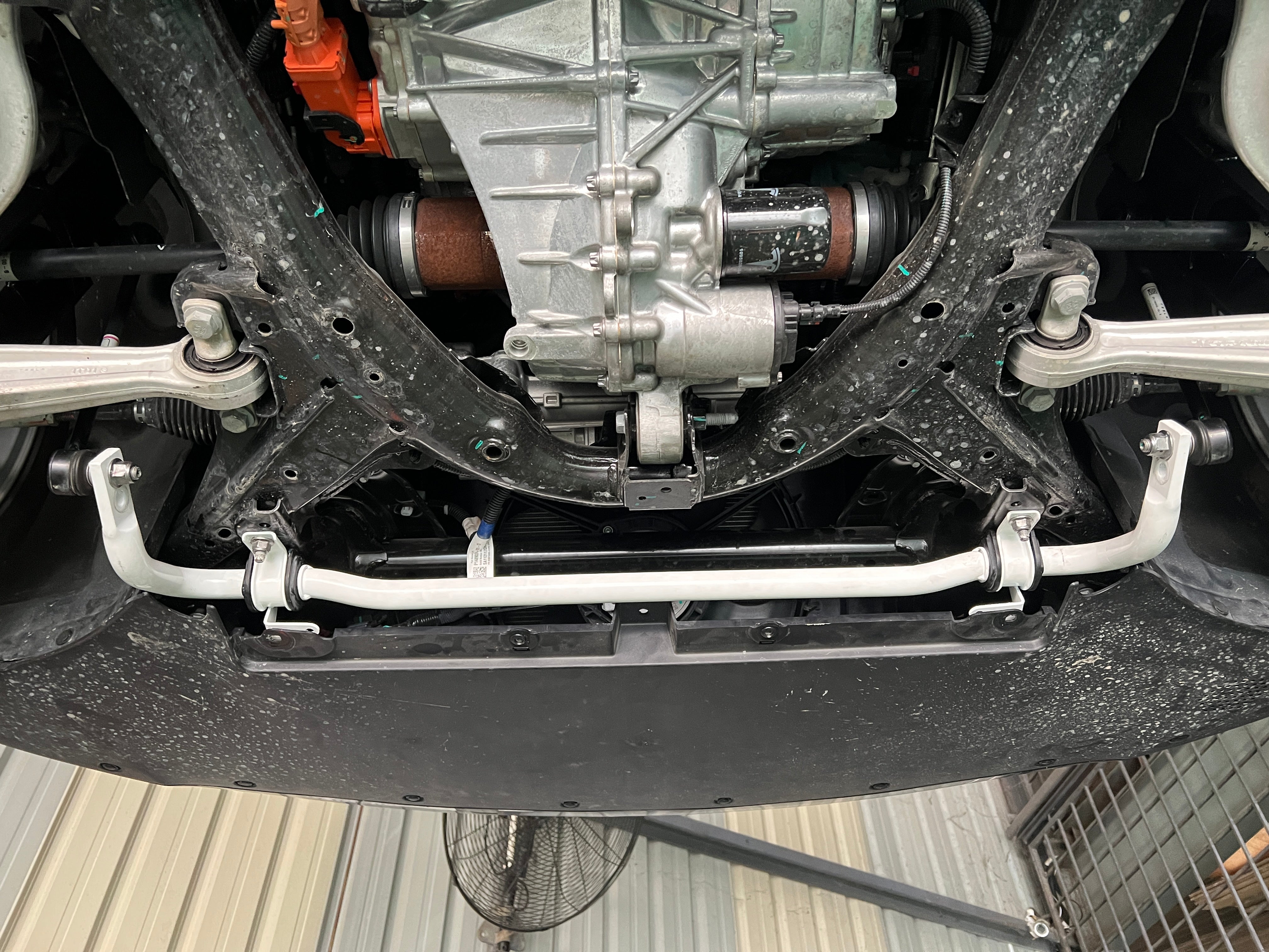 Tesla Model 3 2WD REAR-MOTOR CHINA 09-14 UltraRacing Front Sway Bar 29mm (654)<BR><BR>Fits the following vehicles:<BR>TESLA MODEL 3 2WD REAR-MOTOR CHINA 2017-present