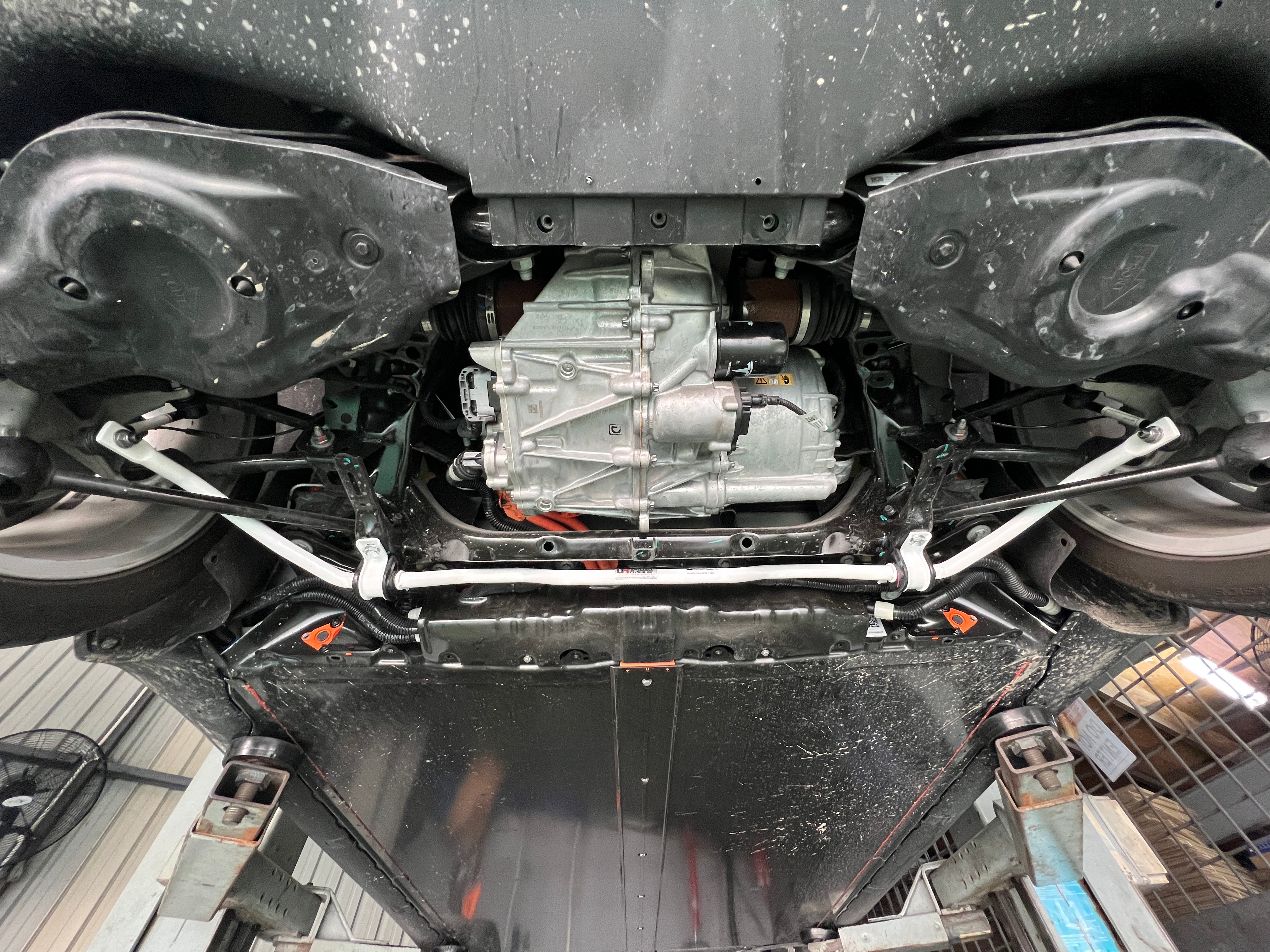 Tesla Model 3 2WD REAR-MOTOR CHINA 17+ UltraRacing Rear Sway Bar 21mm (655)<BR><BR>Fits the following vehicles:<BR>TESLA MODEL 3 2WD REAR-MOTOR CHINA 2017-present