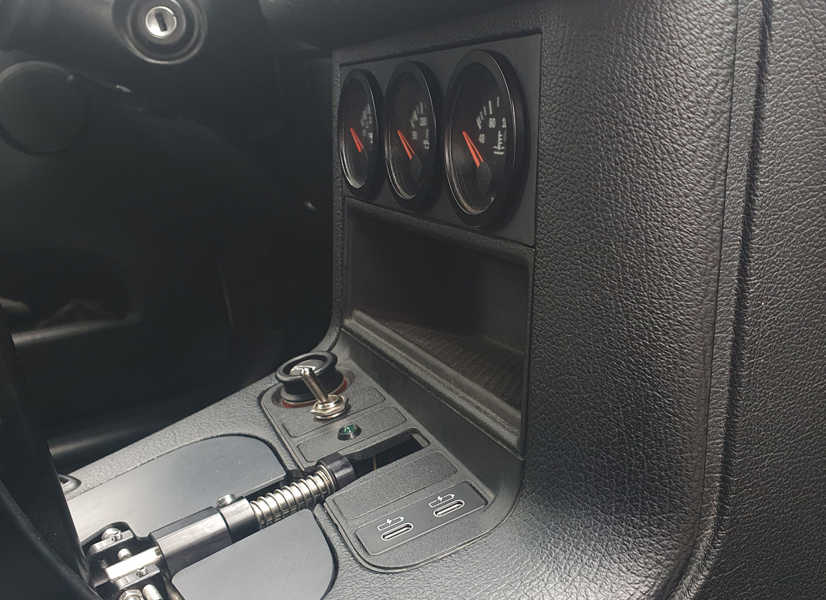 ST Trackparts BMW E36 Gauge mount OBD - product image 6