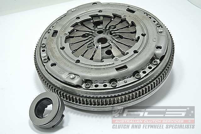 Kit Including Dual Mass Flywheel