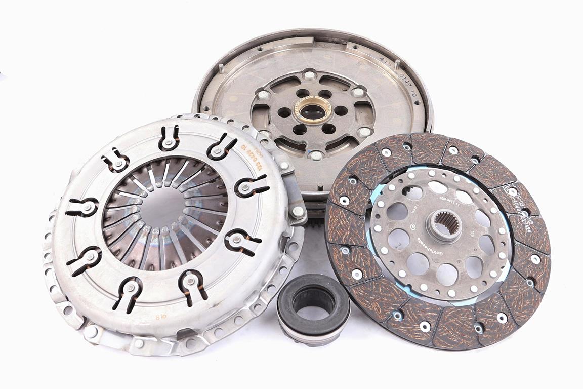 Kit Including Dual Mass Flywheel